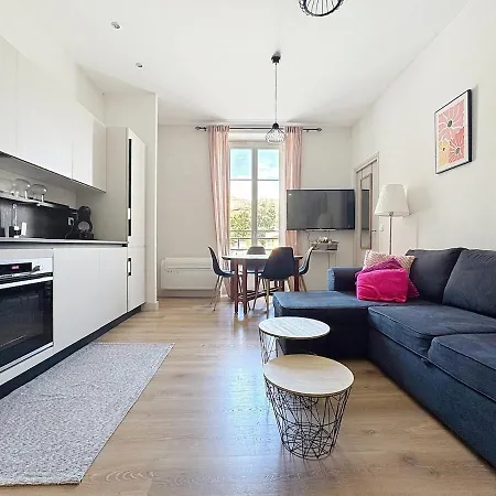 Modern Hyper Center Comfort Apartment